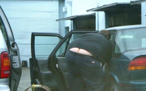revengeofthebears:  thebigbearcave:  cracked IV  buttcrack is awesome 