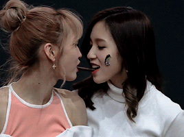 chaenqs:  mimo doing the pepero game then comes minatozaki “nowkiss!“ sana