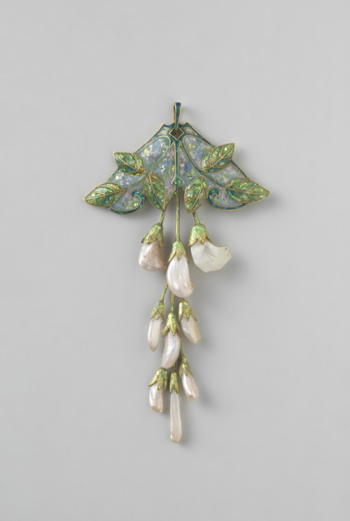 design-is-fine:Georges Fouquet, pendant, 1908-1910. Gold, enamel, pearls. France. Via Rijksmuseum