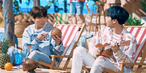 apgujeon:yoonkook jammin’ out