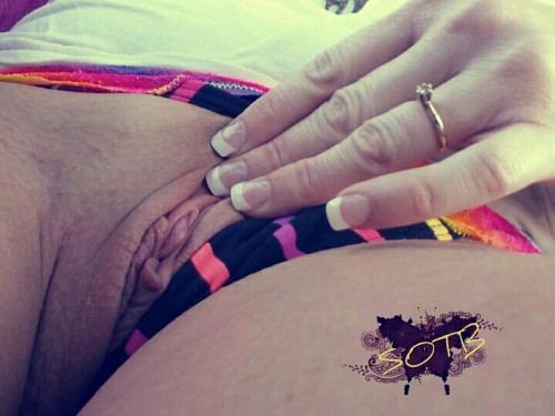 sexonthebayou:  Happy Thong Thursday!