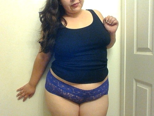 thick-curvy-love:  Bored!!! 