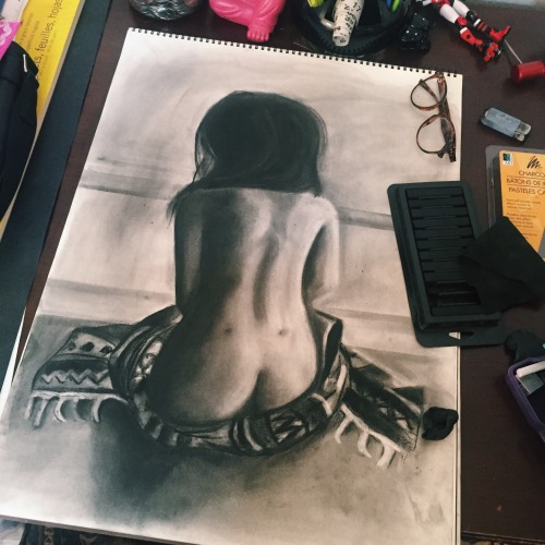 marsicistic: Quick rough sketch of one of @busybeatalks ’s photos. I love her figure and I lov