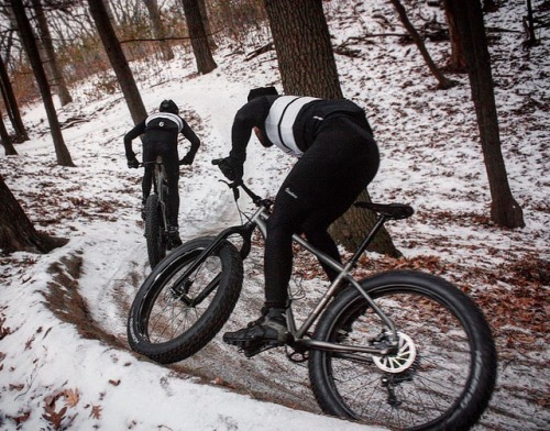 t6ryan: Put your back in to it. #T6standardFat #RideMetal #fatbike #winter #foreverforward #TwinSix 