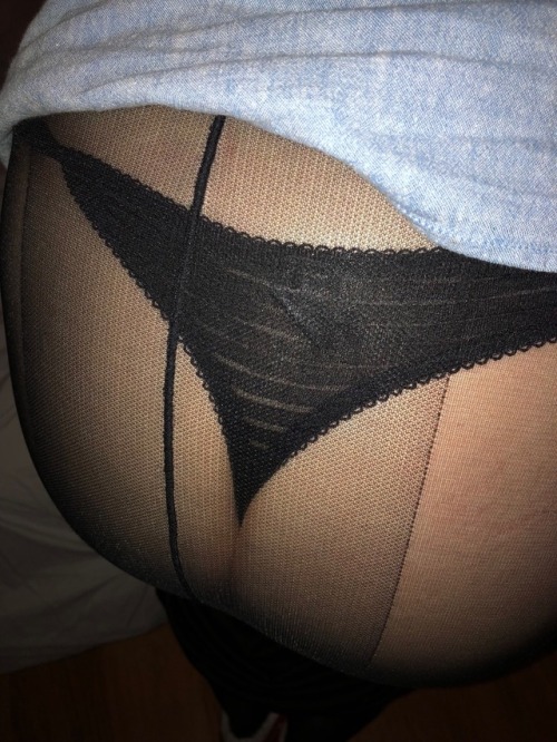tights-are-all-women-need: fifer69: Caught my my changing couldn’t miss the opportunity for a couple