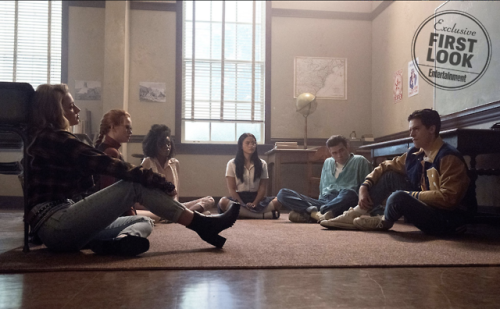 fyeahriverdale:First Exclusive Look at the teens playing their parents in the flashback episode airi