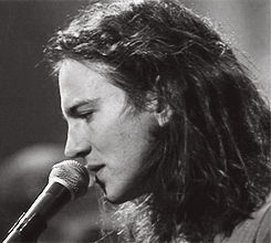 yell0wledbetter:  4/10 // Top 10 Favorite Gifs of Young Eddie Vedder 