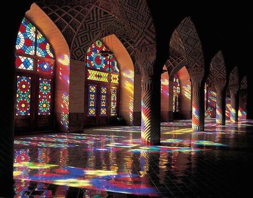 mymodernmet:The stunning Nasir al-mulk Mosque hides a gorgeous secret between the walls of its fairl