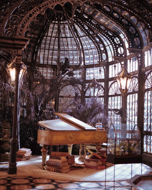 theblacklacedandy:steampunktendencies:The Study Set from the Haunted Mansion.*swoons* Oh my goodness