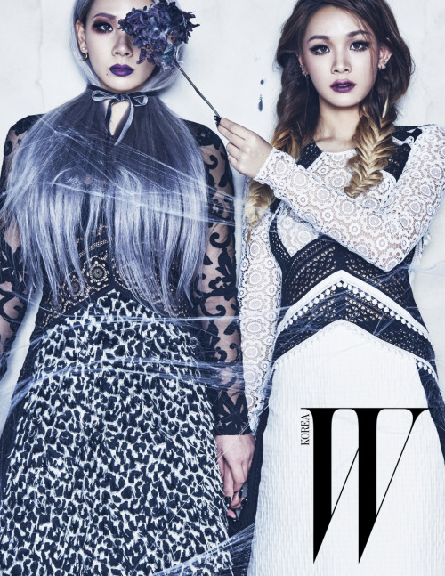 CL recently filmed a pictorial for W Korea with her sister Harin under the concept of ‘Witch’.In thi