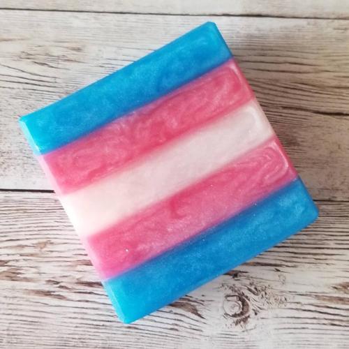 justlgbtthings: snootyfoxfashion: LGBTQ+ Pride Soap from PrettySoapCo the ace one is mesmerizing