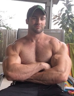 Sexy muscle guys