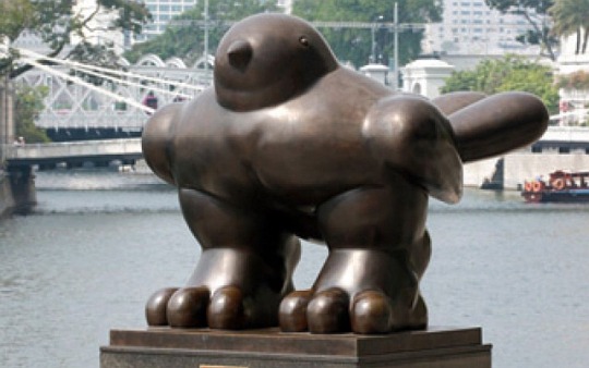 antifa-hulk:  todaysbird:   theres this statue in singapore that was created by fernando botero and its just this giant fat bird and i think he should officially be added to the ‘wonders of the world’   This is the Absolute Unit other Units report