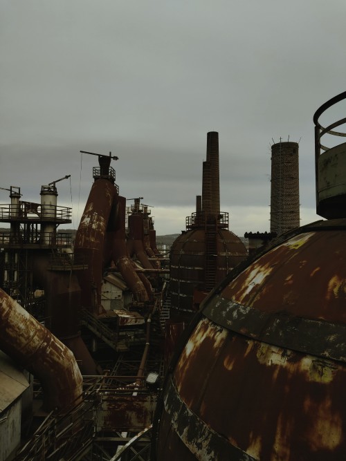 fading-pictures:rusty. (old factory pt.2)