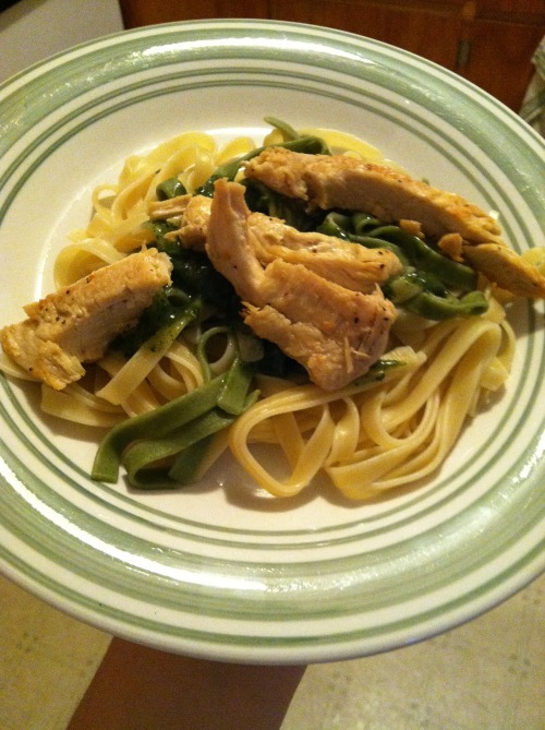 modestsare:  DAY 13: Sometimes I cook. Sometimes its good.  Pesto pasta with lemon garlic chicken.  