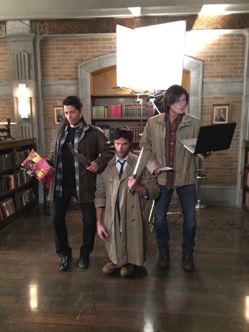 @JensenAckles: @mishacollins @jarpad I think we can still get some candy if we hurry-everybody good 