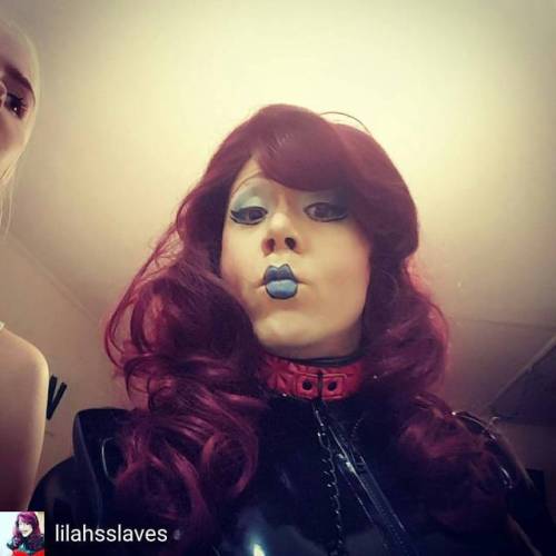 Credit to @lilahsslaves : #SlaveGirlMelody #collared with #Mistresslilah peeking around the corner #