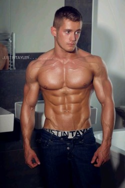 dirtyboi2muscles:  http://dannyboi2.tumblr.com/links