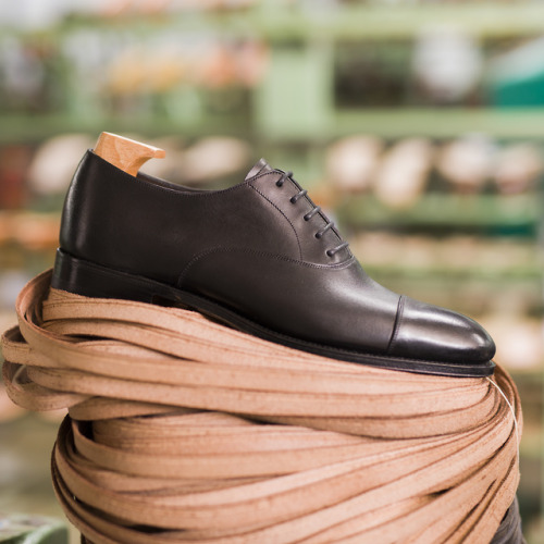 Introducing our New Unlined oxfords in black funchal 80727 |Sineu last| More details at Carmina shoe