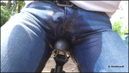 femboydl:  jeans wetting on bike - more awesome pictures-> http://femboydl.tumblr.com/archive