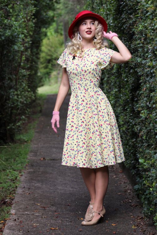 gracefullyvintage: New blog post featuring this gorgeous dress and hat by @uniquevintage1 - Full out