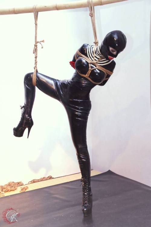 zen2chobizo:Daniela’s Rubber World adult photos