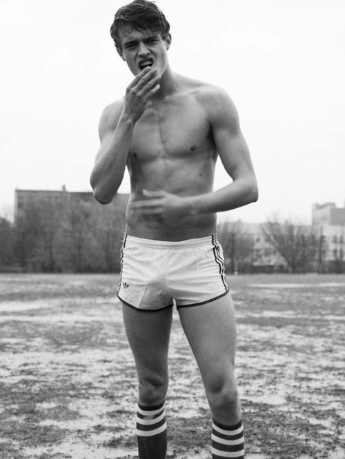 ohthentic:  ofmiceandmenessay:   Ph.  Marcus Cooper  - Jordy Baan    Oh 