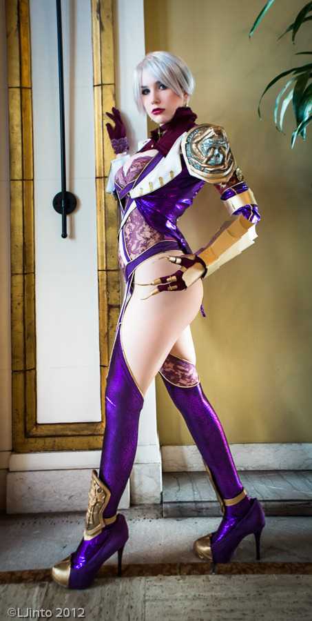 ratemycosplaynet:  Wow, a simply amazing Ivy from the Soul Calibur series by @itsprecioustime.