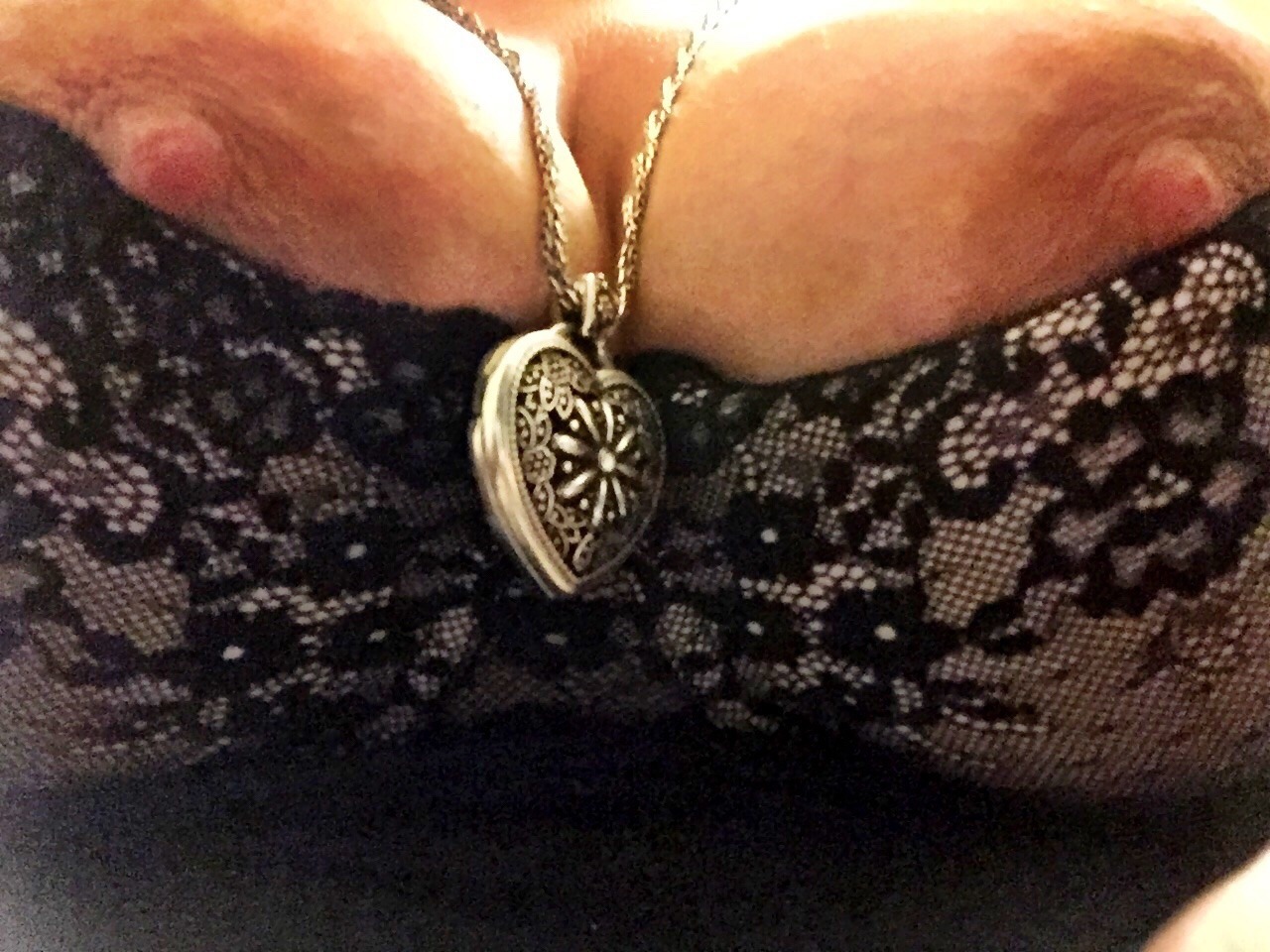 talkingdirtyfuckinghard:  play with me baby…squeeze my nipples…bite me…suck