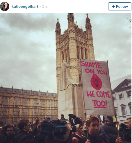 bumfinger:  legiont:  iamjalisaelite:  micdotcom:  Hundreds stage “face-sit in”