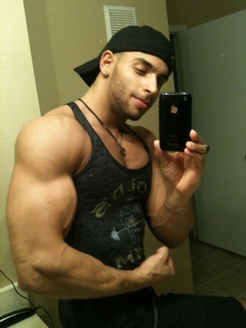 exclusivekiks:  Hottie with big cock 💋💋 Follow me: http://exclusivekiks.tumblr.com/
