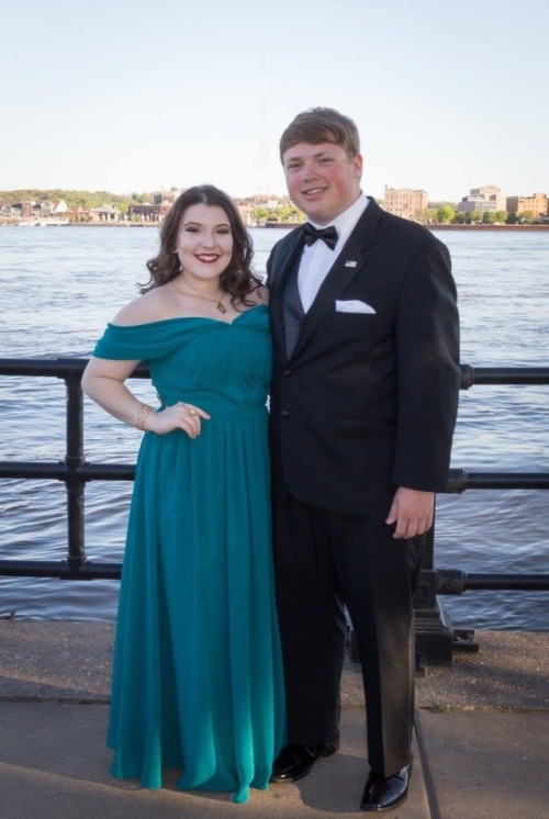 eazill: apolkadotnerd: The thrilling story of how my date @stopsneezingonme and I went to prom as th