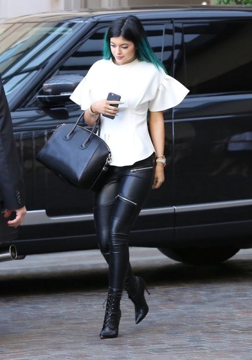 msfts-style:  Kylie leaving Kourtney´s babyshower 12.11.14 