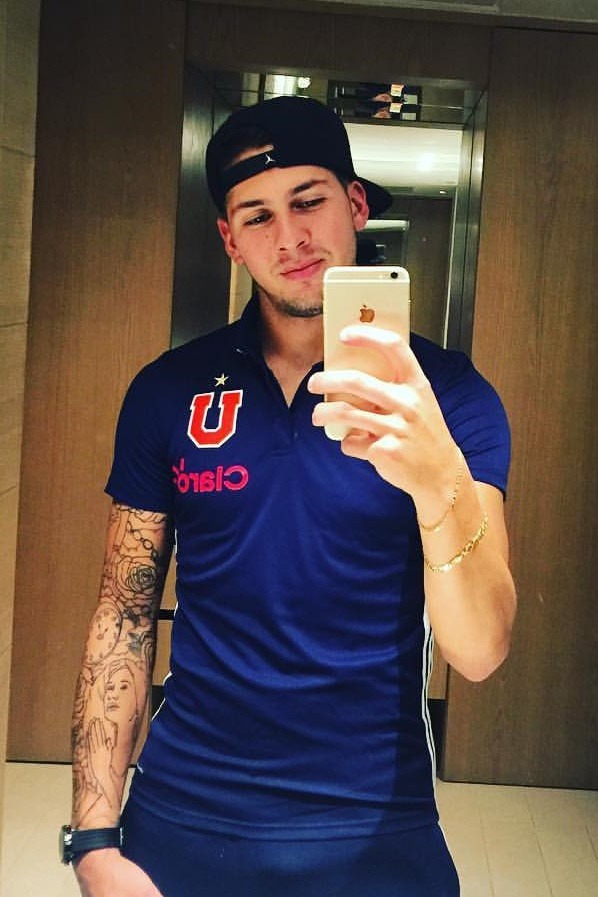 chileno28:  chilestgo-27:  camarinesfutboleros:  Bryan Taiva (21 años, jugador de