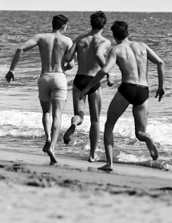 l-homme-que-je-suis:Antonio Navas &amp; Joan Pedrola &amp; Oriol Elcacho in “Let’s Play” Photographed by Sergi Pons for GQ Germany 