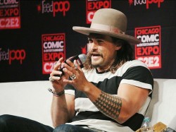 thirat-atthiraride:  Jason Momoa is actually