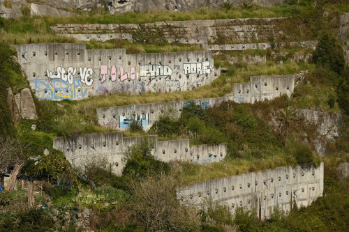 scavengedluxury: Retaining walls. Porto, March 2016.