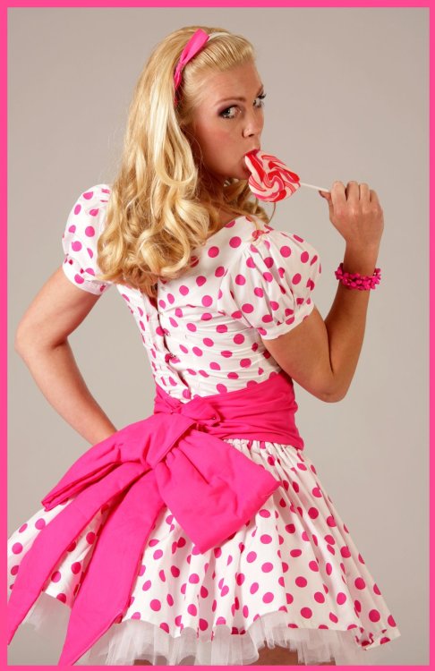 prettysissyprincess: omg love it I sooooooo want this dress. It&rsquo;s so perfect and she is yu