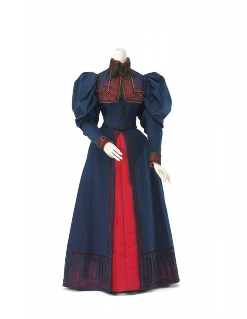 edwardian-time-machine:Day dress1895WORTH, Paris (fashion house)Jean-Philippe WORTH (designer)Source