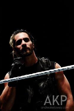 believeintheshieldwwe:  Seth Rollins vs Dean