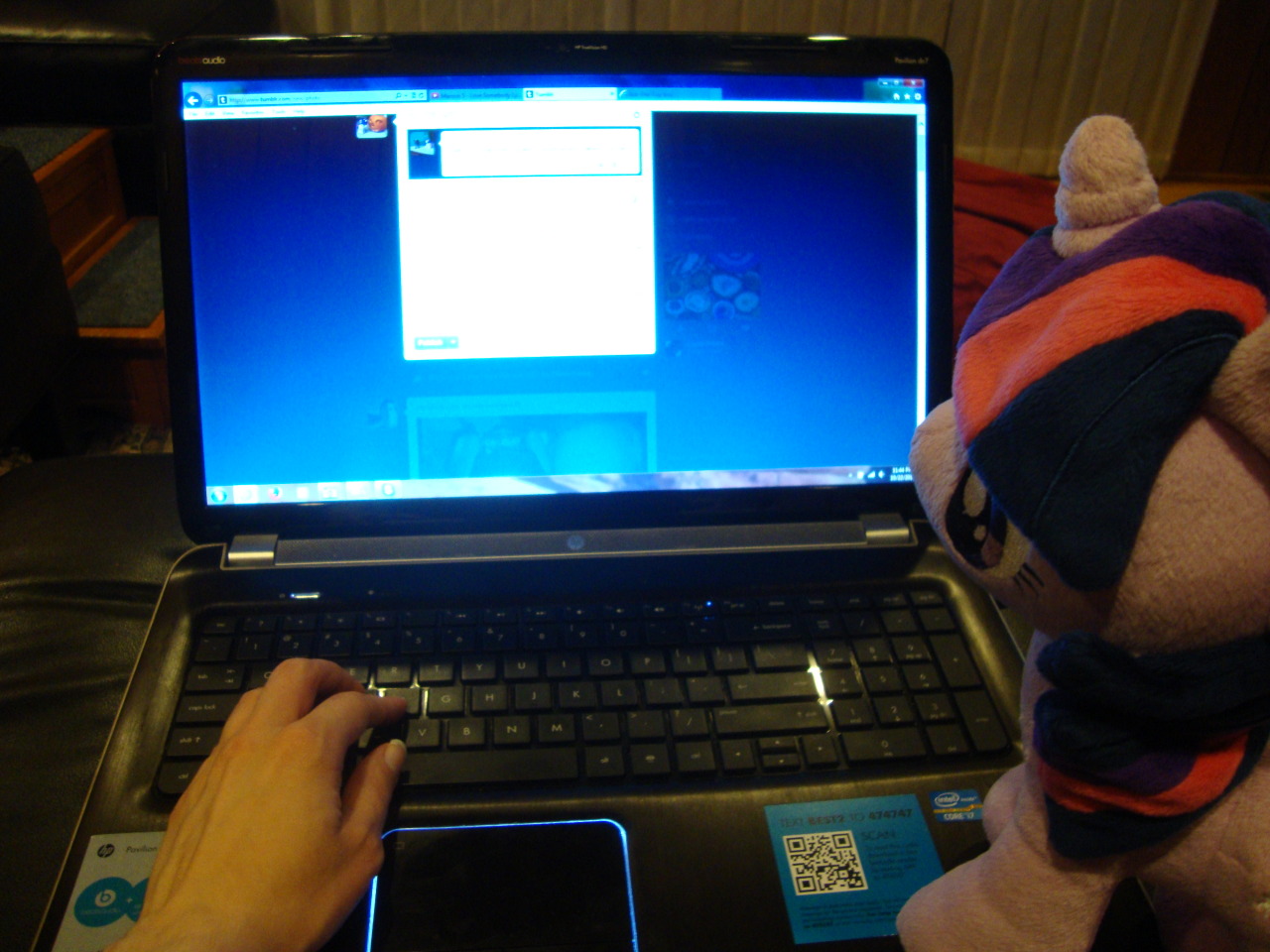 slice-of-life-twilight:  Dear ask-the-toy-box, Of course Dee knows that I’m alive! I