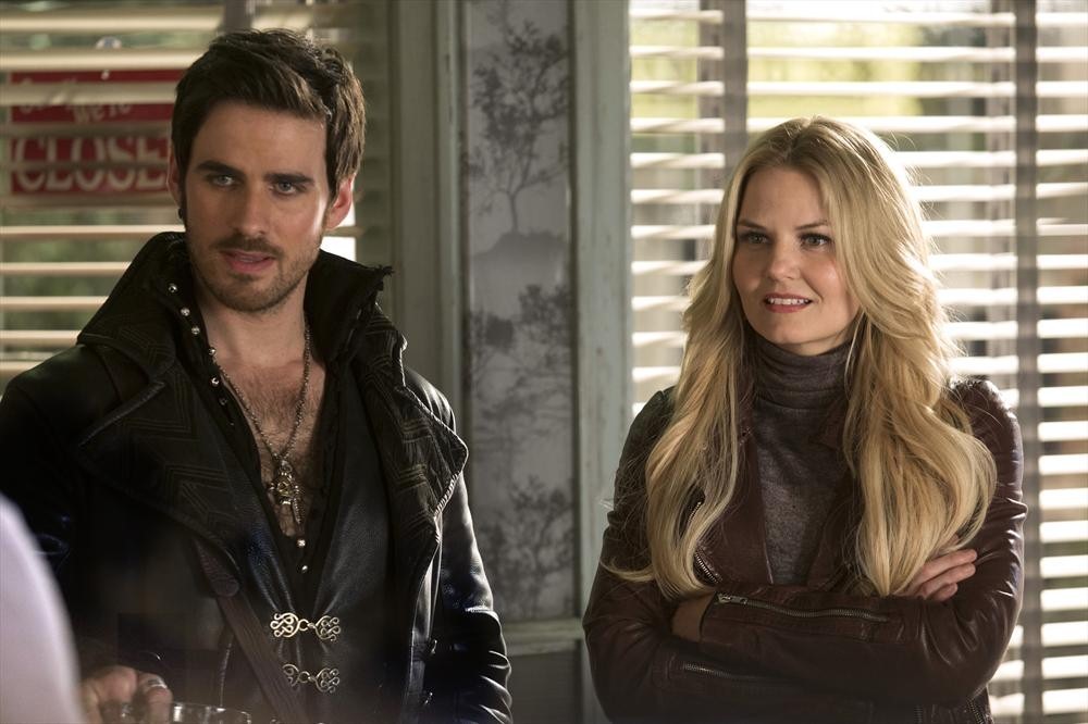 hook-your-killian-is-showing:  screenspy:  FIRST LOOK IMAGES FROM ONCE UPON A TIME’S
