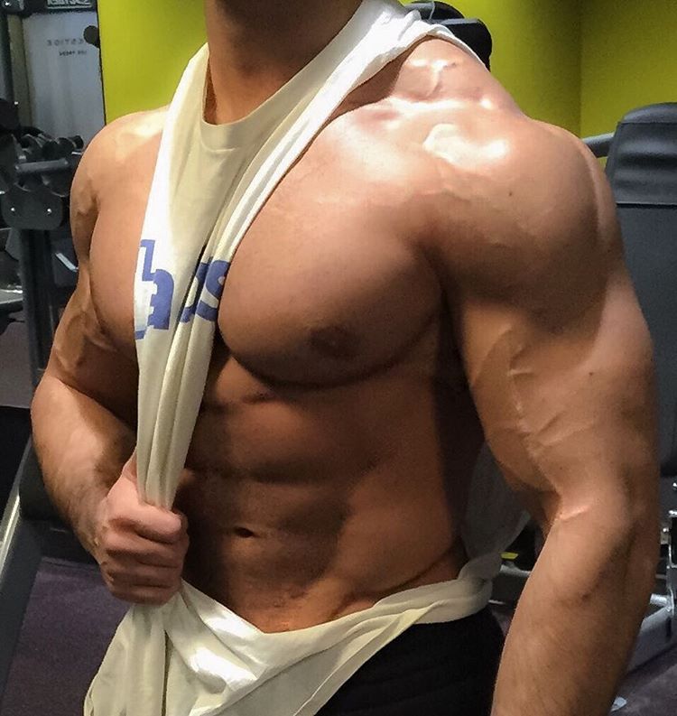 bigmalepecs:  Alex Vartanian 