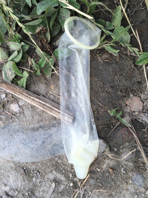 One of the most beautiful fresh full of cum used condom that I found until now! I’d should cum