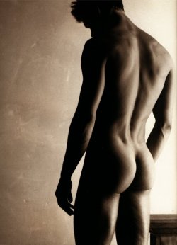 mainepoet: comicsgayart:  Josh Duhamel by Greg Gorman   Standing back pose. 