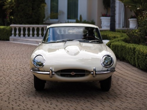 stefialte: 1961 Jaguar E-Type Series 1 3.8-Litre Fixed Head Coupe Minunatie pe 4 roti :)