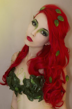 cosplayhotties:  Poison Ivy by *Helen-Stifler