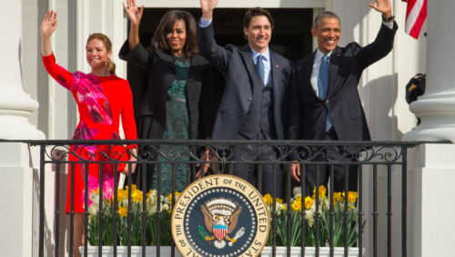 torisoulphoenix:  hold-fast-abigail-mills:  Sophie Grégoire Trudeau, Michelle Obama, Justin Trudeau, Barack Obama      