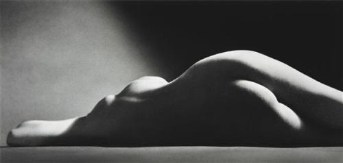 tableaux-vivants:Ruth Bernhard, Sand Dune, 1967from her biography by Margaretta Mitchell: ”Men have 