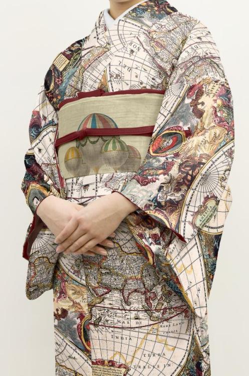 tanuki-kimono:onlyeasy:Constellation print and map kimonos*History major heavy breathing*